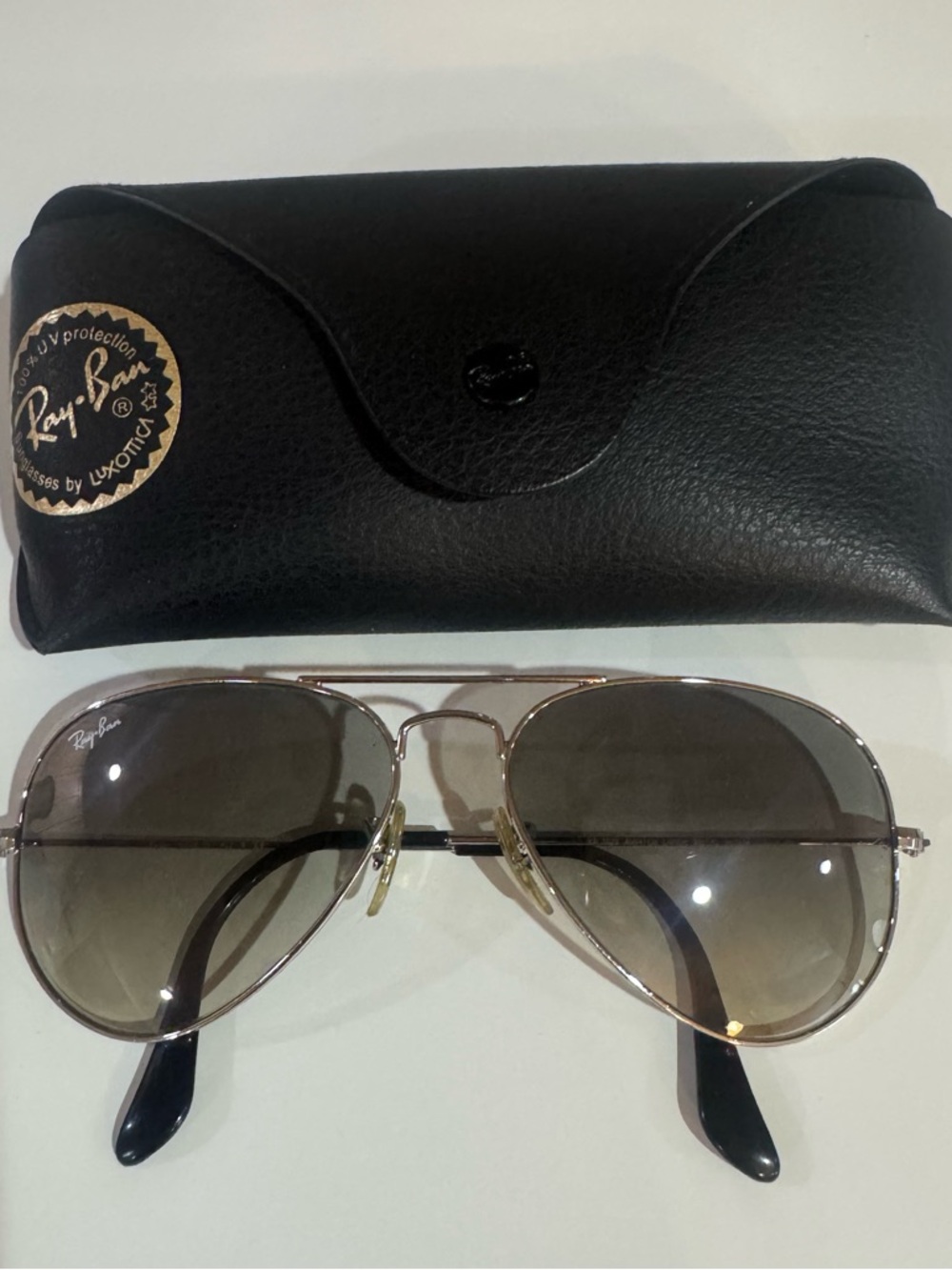 Ray-Ban Gold Aviator Sunglasses with case included😎😎😎